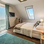 Vitis Kuria 7171 Hotel