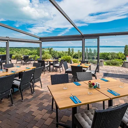 Vitis Kuria 7171 Hotell