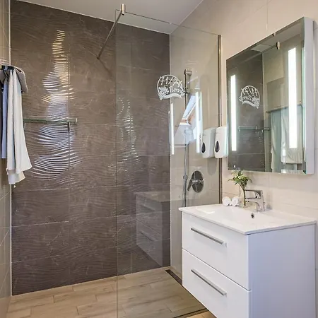 Vitis Kuria 7171 Hotell *