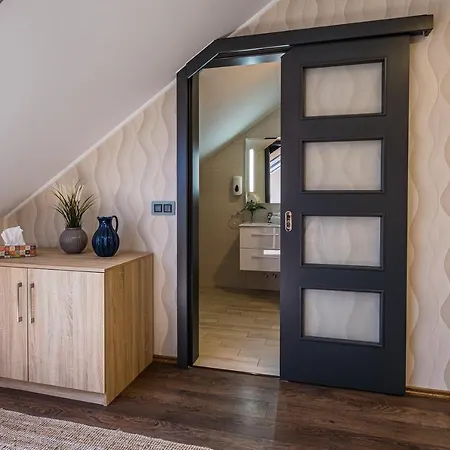 Hotell Vitis Kuria 7171 *