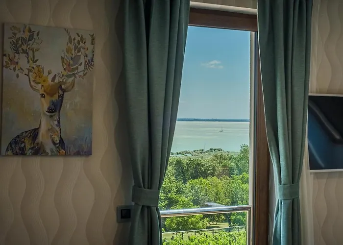 Vitis Kuria 7171 Hotel