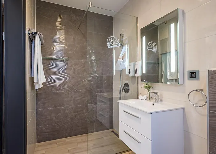 Vitis Kuria 7171 Hotel *